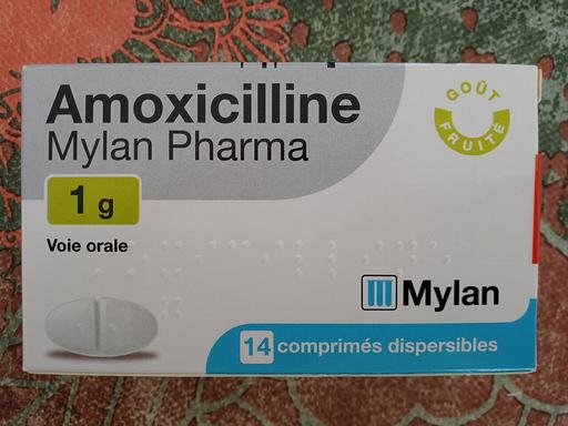 Des boîtes de médicaments